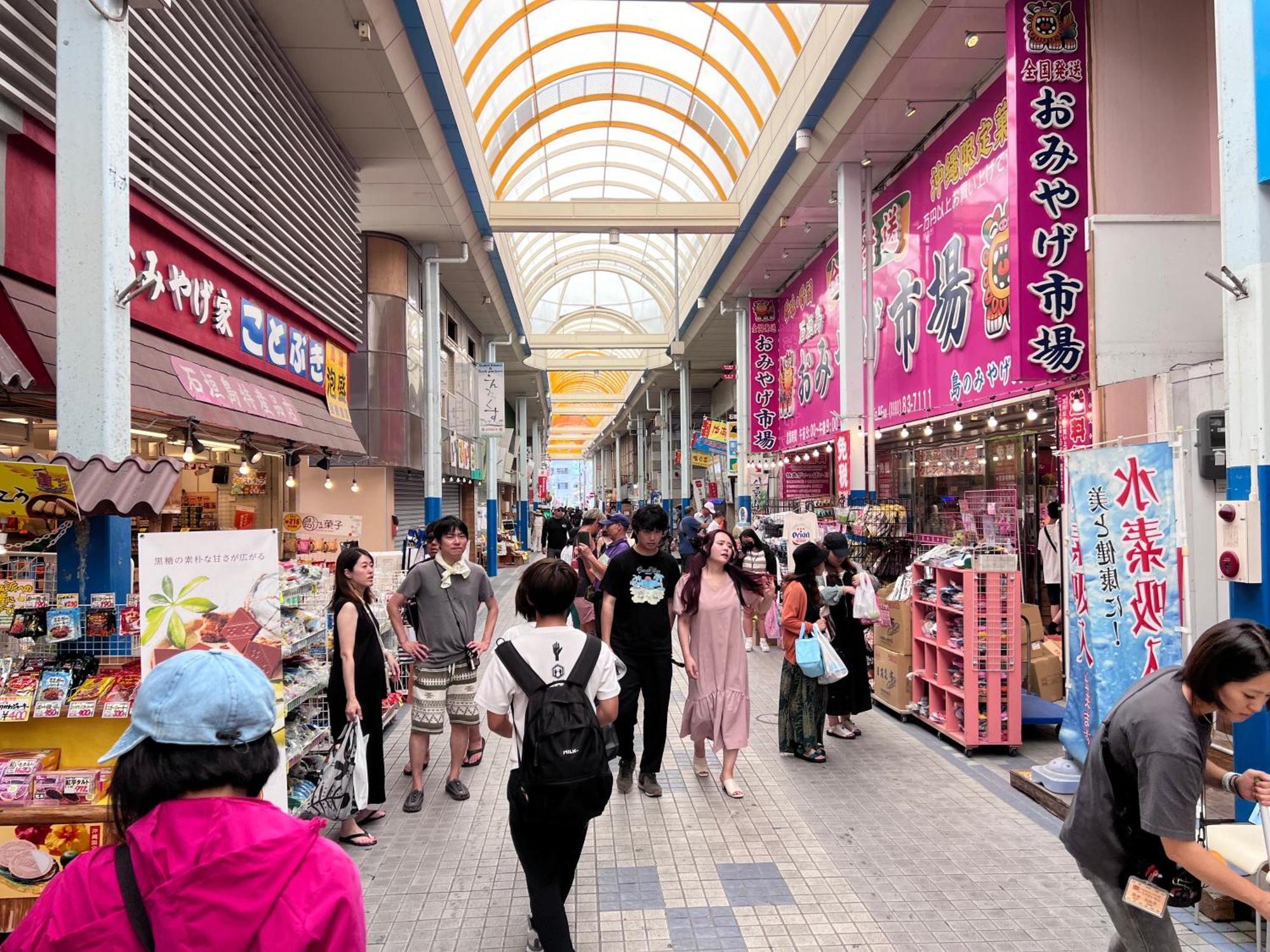 石垣島グループの宿 2216 にじいろ ユーグレナモール内 Ishigaki  Exterior foto